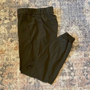 lululemon on the fly jogger size 6